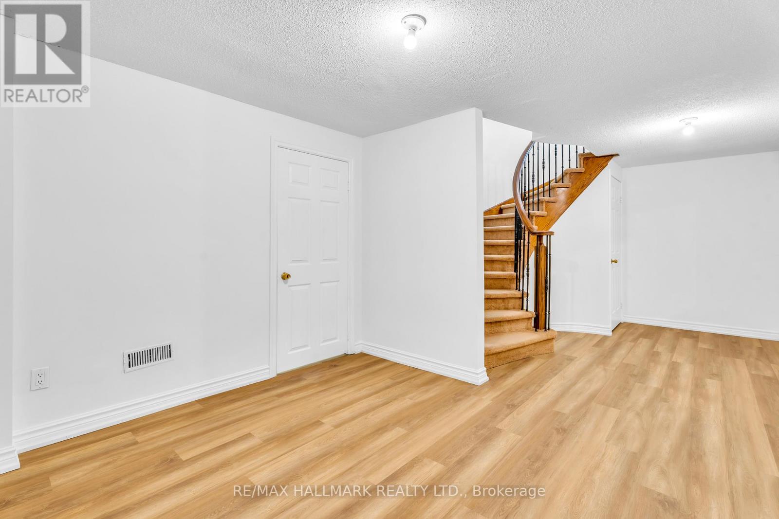 22 Larratt Lane, Richmond Hill, Ontario  L4C 9H9 - Photo 32 - N12541908