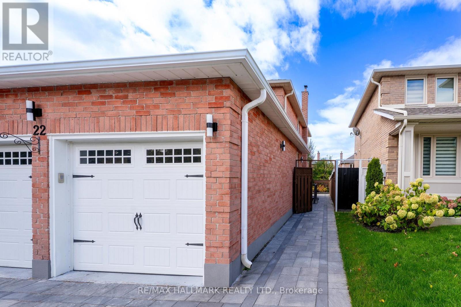 22 Larratt Lane, Richmond Hill, Ontario  L4C 9H9 - Photo 41 - N12541908