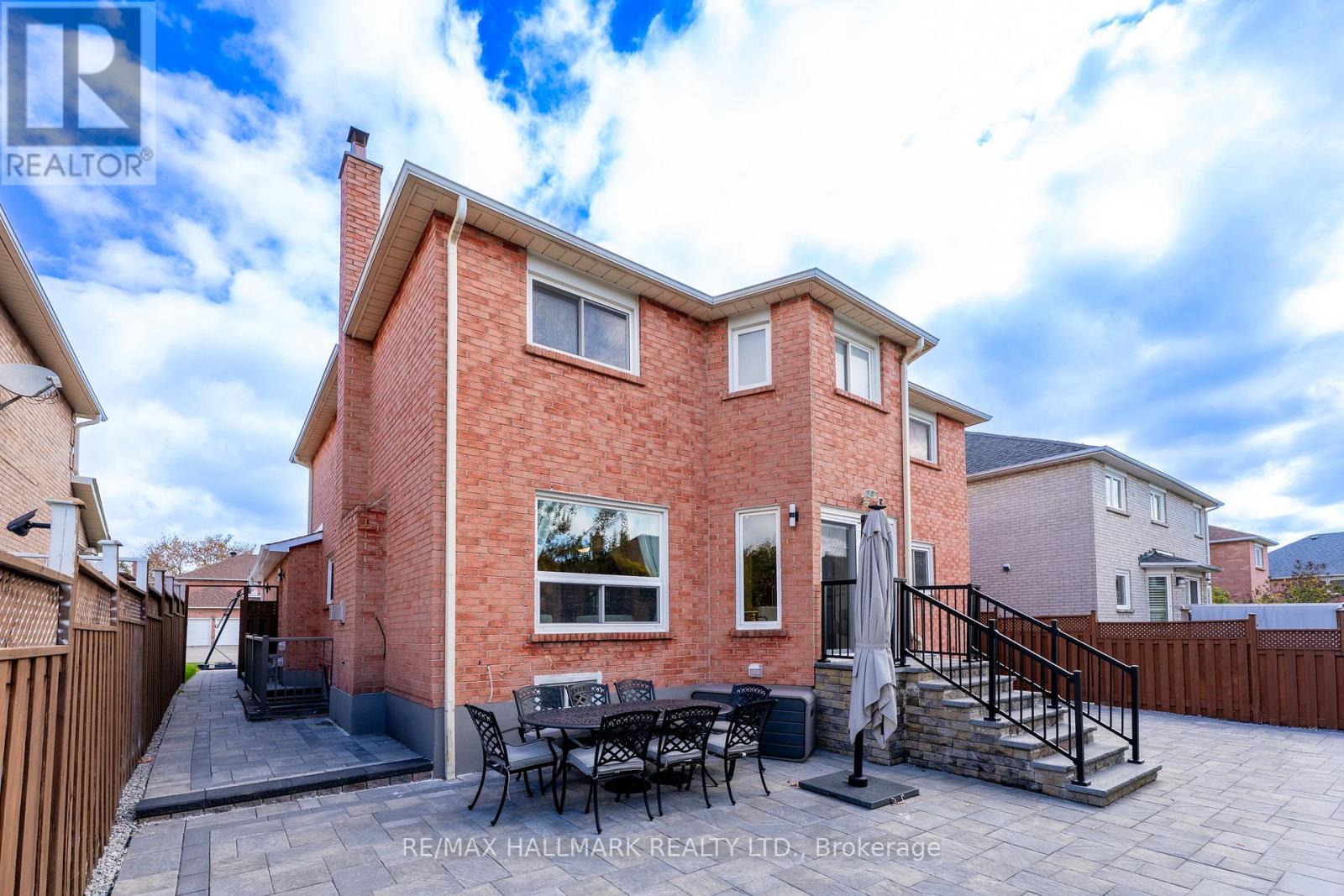 22 Larratt Lane, Richmond Hill, Ontario  L4C 9H9 - Photo 43 - N12541908