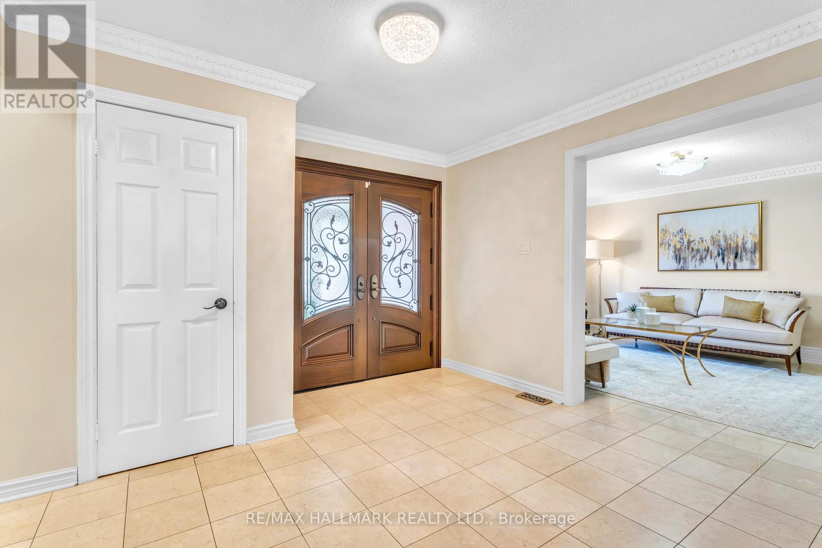 22 Larratt Lane, Richmond Hill, Ontario  L4C 9H9 - Photo 6 - N12541908