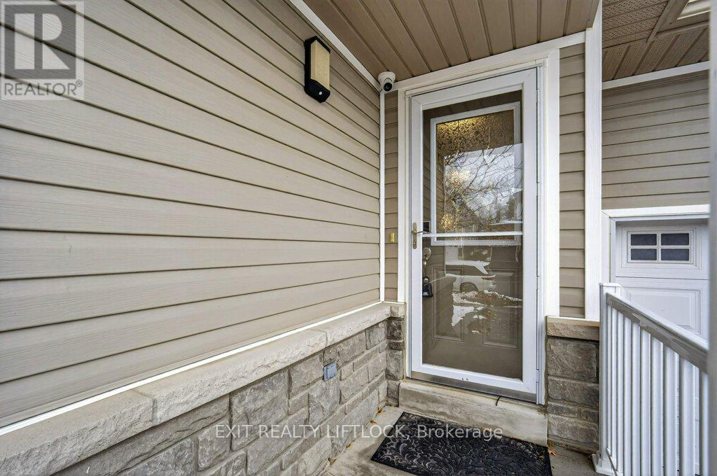 659 Tully Crescent, Peterborough, Ontario K9K 0A9 - Photo 3 - X12542032