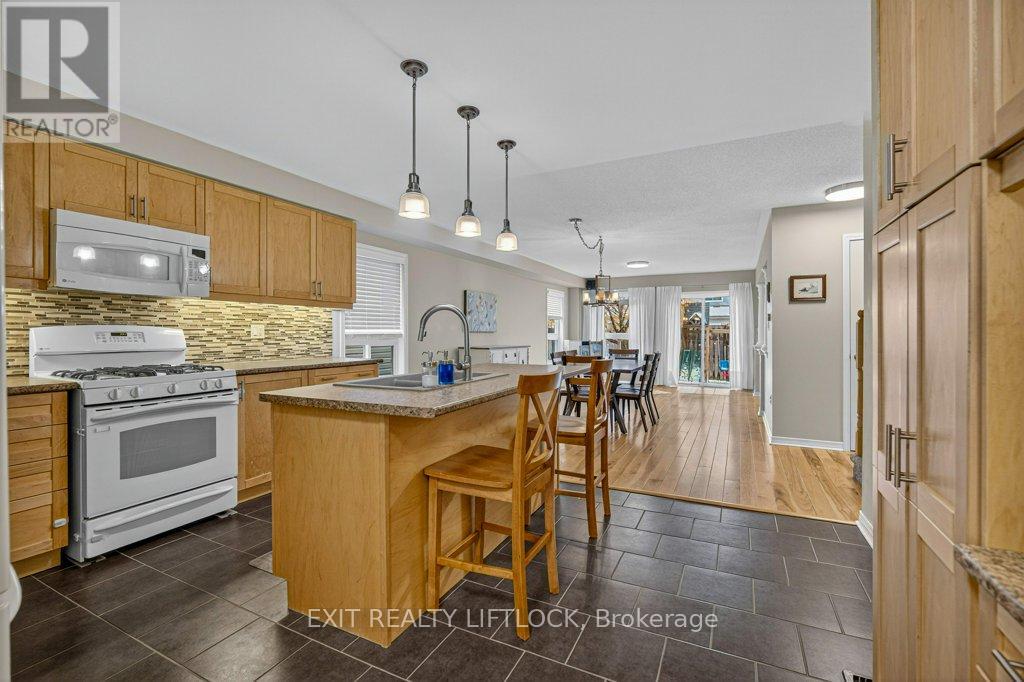 659 Tully Crescent, Peterborough, Ontario K9K 0A9 - Photo 5 - X12542032