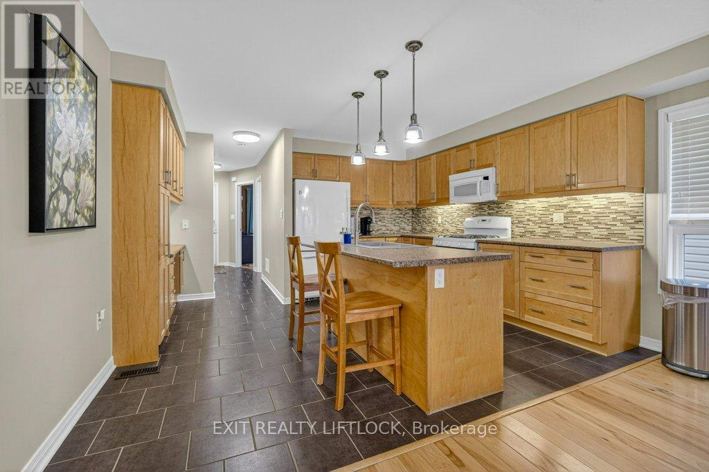 659 Tully Crescent, Peterborough, Ontario K9K 0A9 - Photo 7 - X12542032