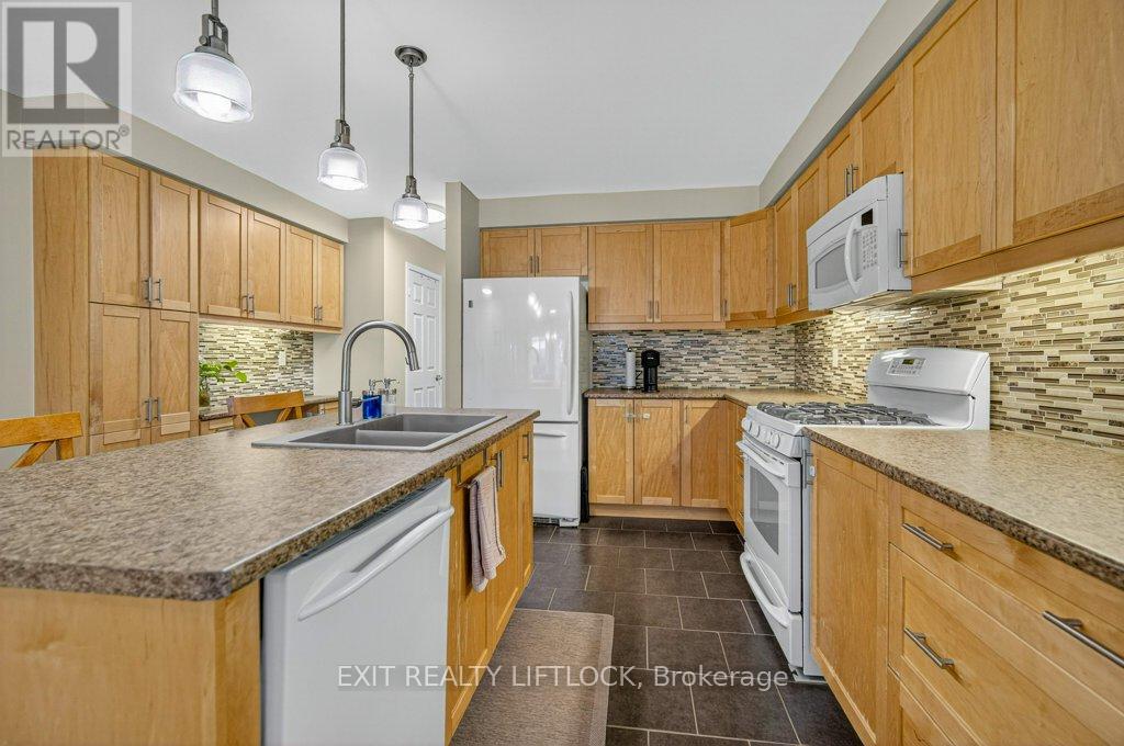 659 Tully Crescent, Peterborough, Ontario K9K 0A9 - Photo 8 - X12542032