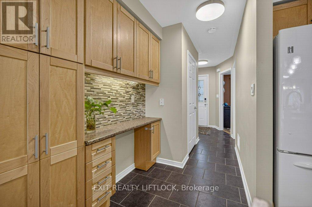 659 Tully Crescent, Peterborough, Ontario K9K 0A9 - Photo 9 - X12542032