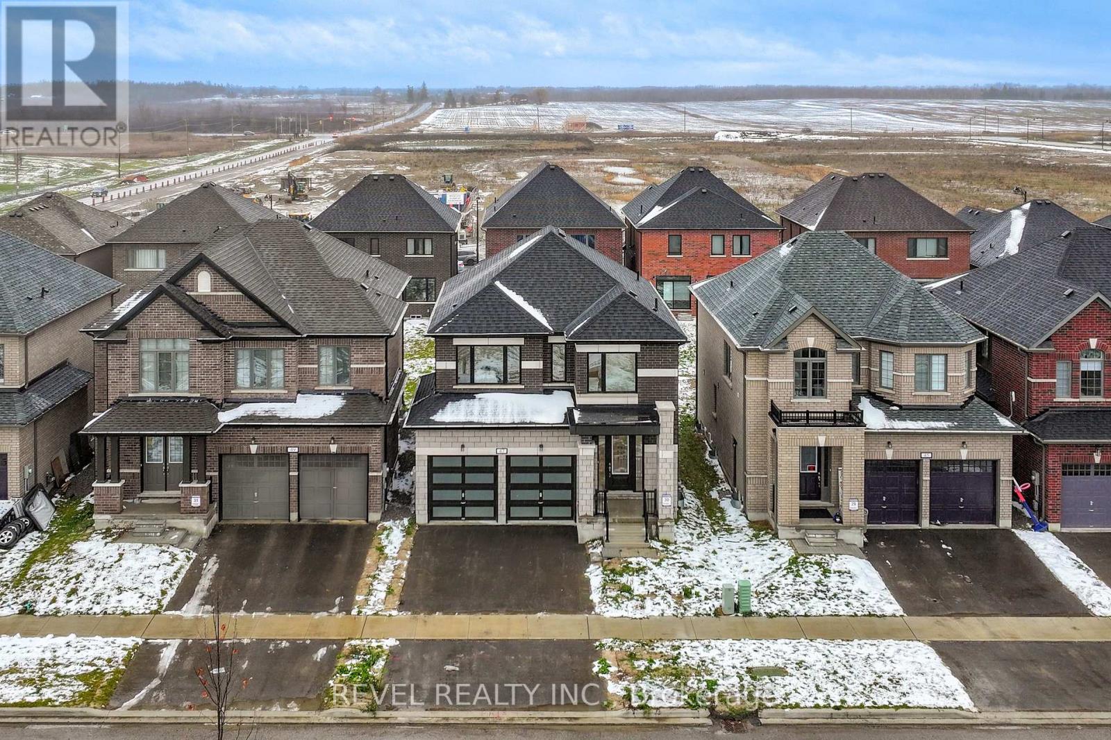 47 Corley Street, Kawartha Lakes, Ontario  K9V 6C2 - Photo 3 - X12542162