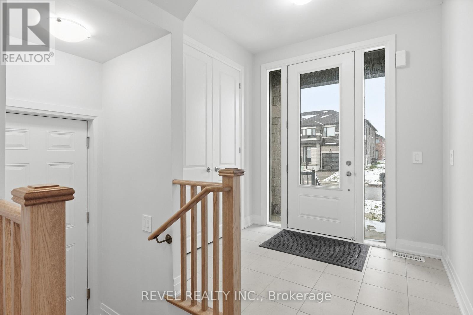 47 Corley Street, Kawartha Lakes, Ontario  K9V 6C2 - Photo 4 - X12542162