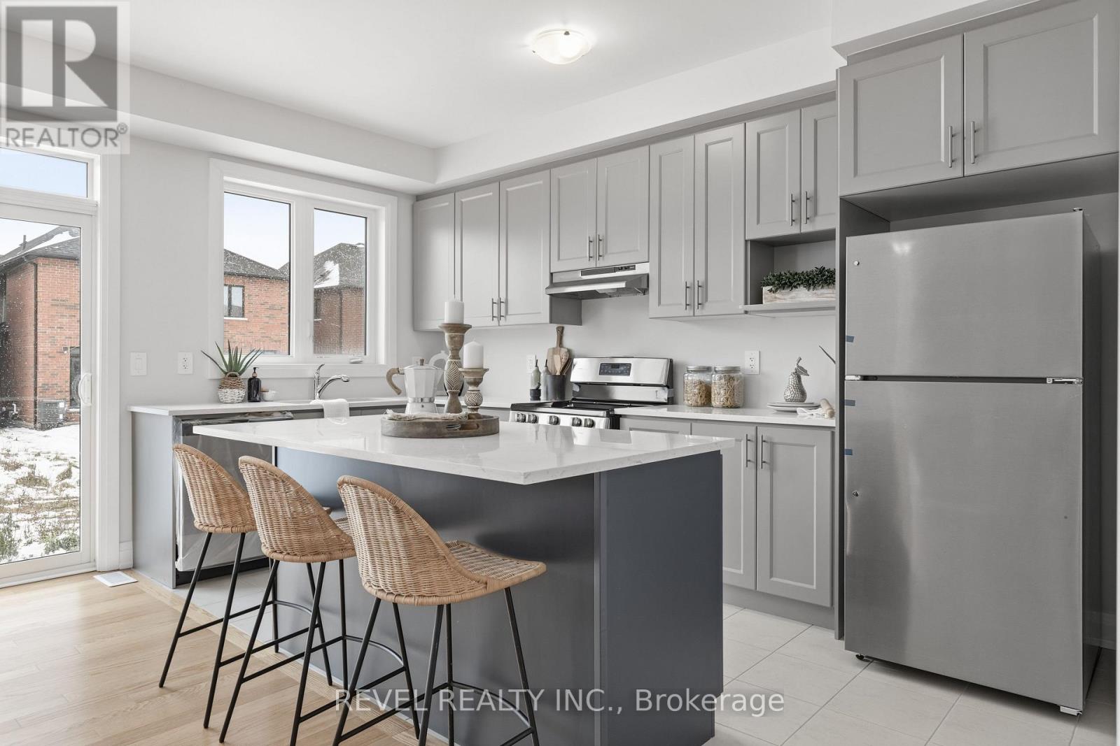 47 Corley Street, Kawartha Lakes, Ontario  K9V 6C2 - Photo 6 - X12542162