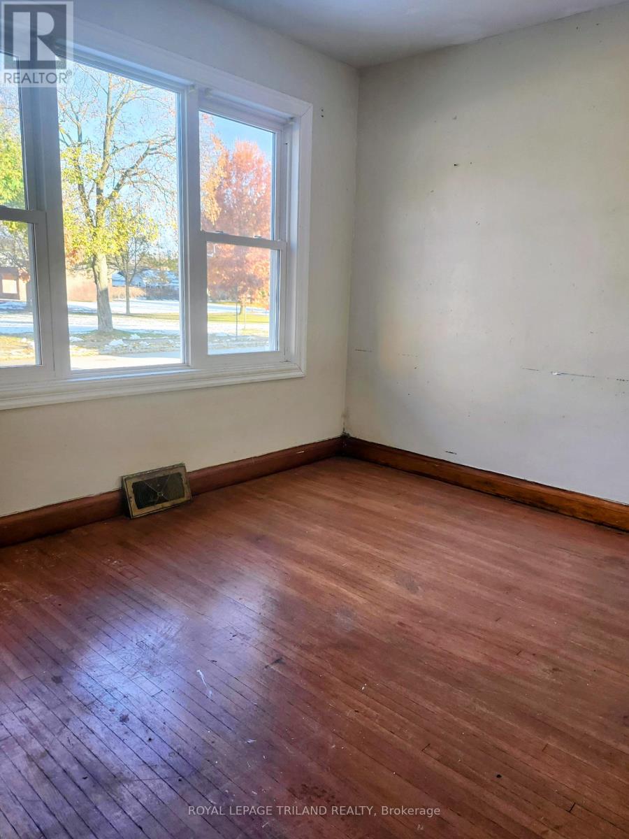 Upper - 445 Nelson Street, London East, Ontario  N6B 1A6 - Photo 12 - X12542098