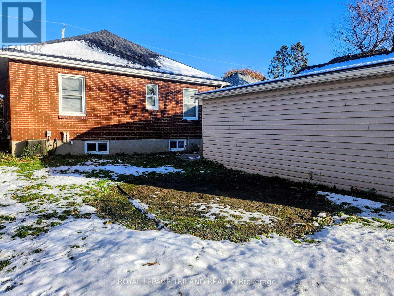 Upper - 445 Nelson Street, London East, Ontario  N6B 1A6 - Photo 2 - X12542098