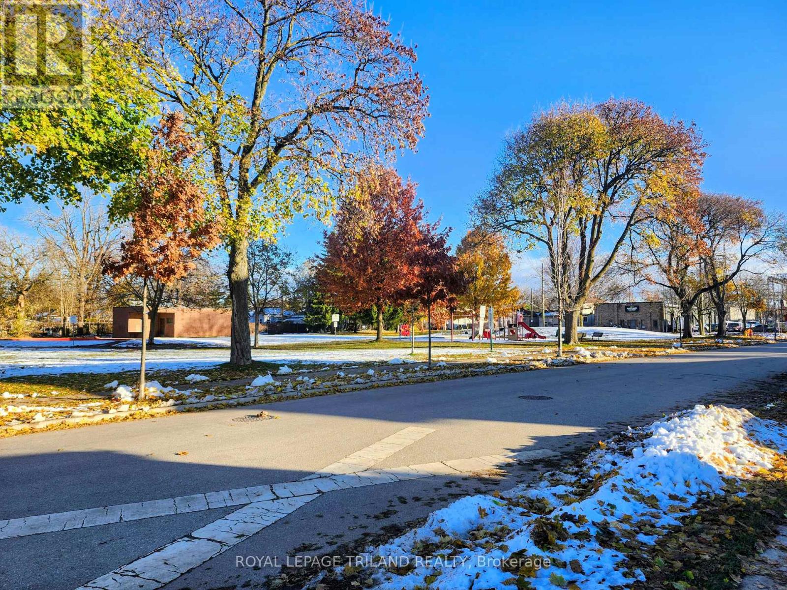 Upper - 445 Nelson Street, London East, Ontario  N6B 1A6 - Photo 3 - X12542098