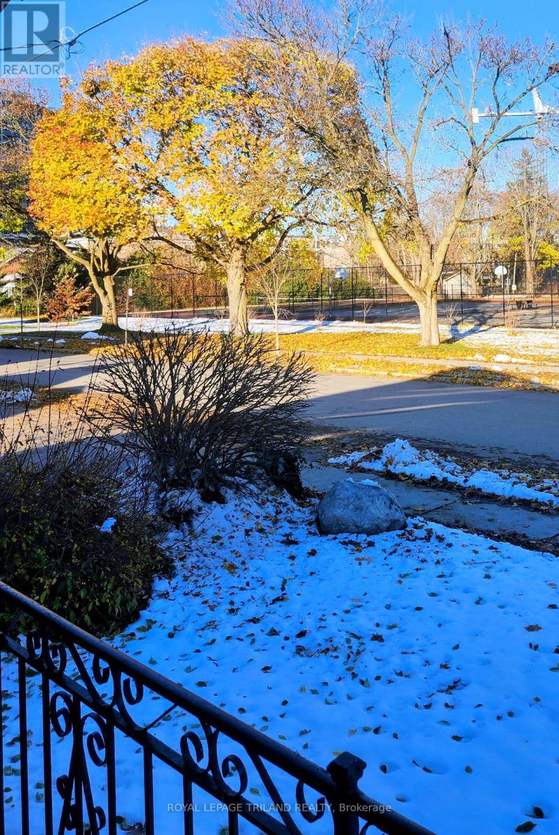 Upper - 445 Nelson Street, London East, Ontario  N6B 1A6 - Photo 4 - X12542098