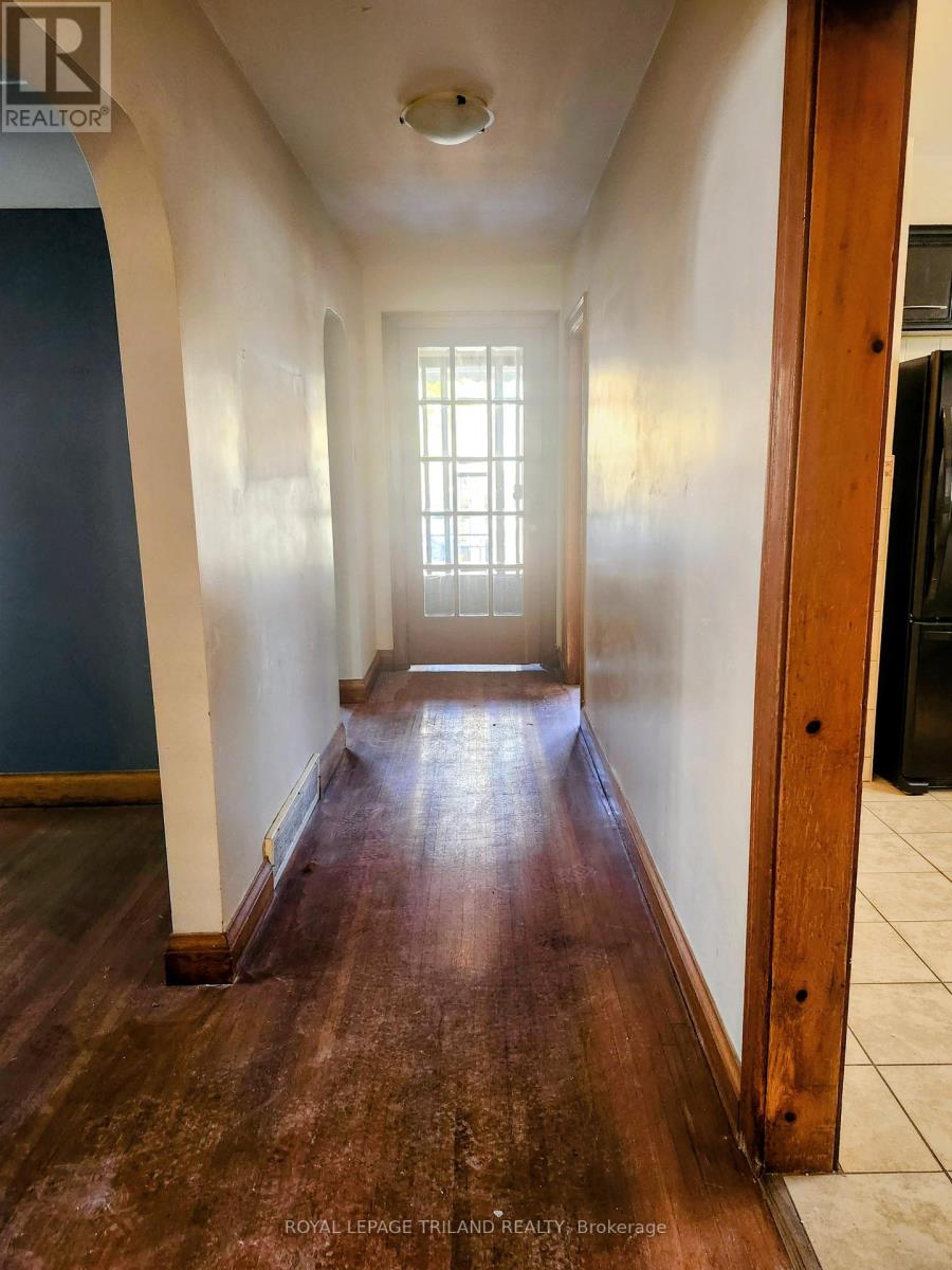 Upper - 445 Nelson Street, London East, Ontario  N6B 1A6 - Photo 6 - X12542098