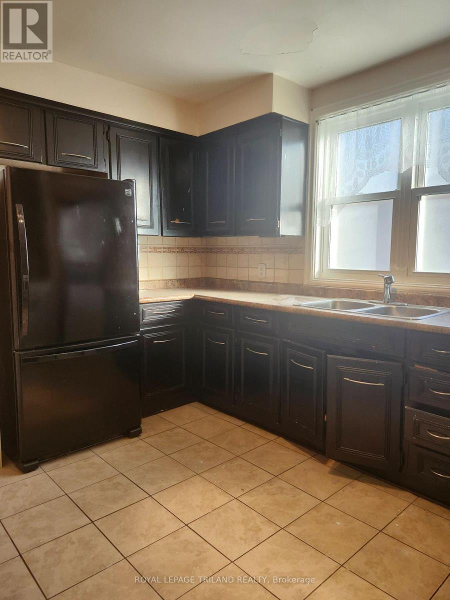 Upper - 445 Nelson Street, London East, Ontario  N6B 1A6 - Photo 9 - X12542098