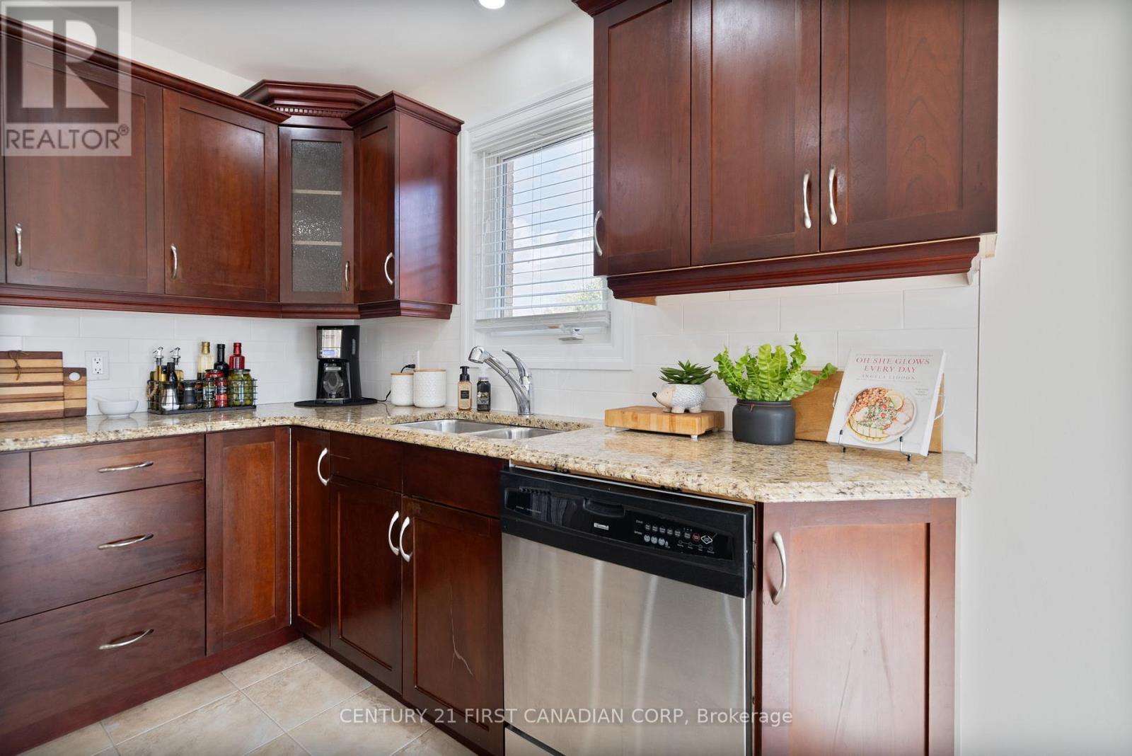 1625 Shore Road, London South, Ontario  N6K 4Z5 - Photo 15 - X12542136