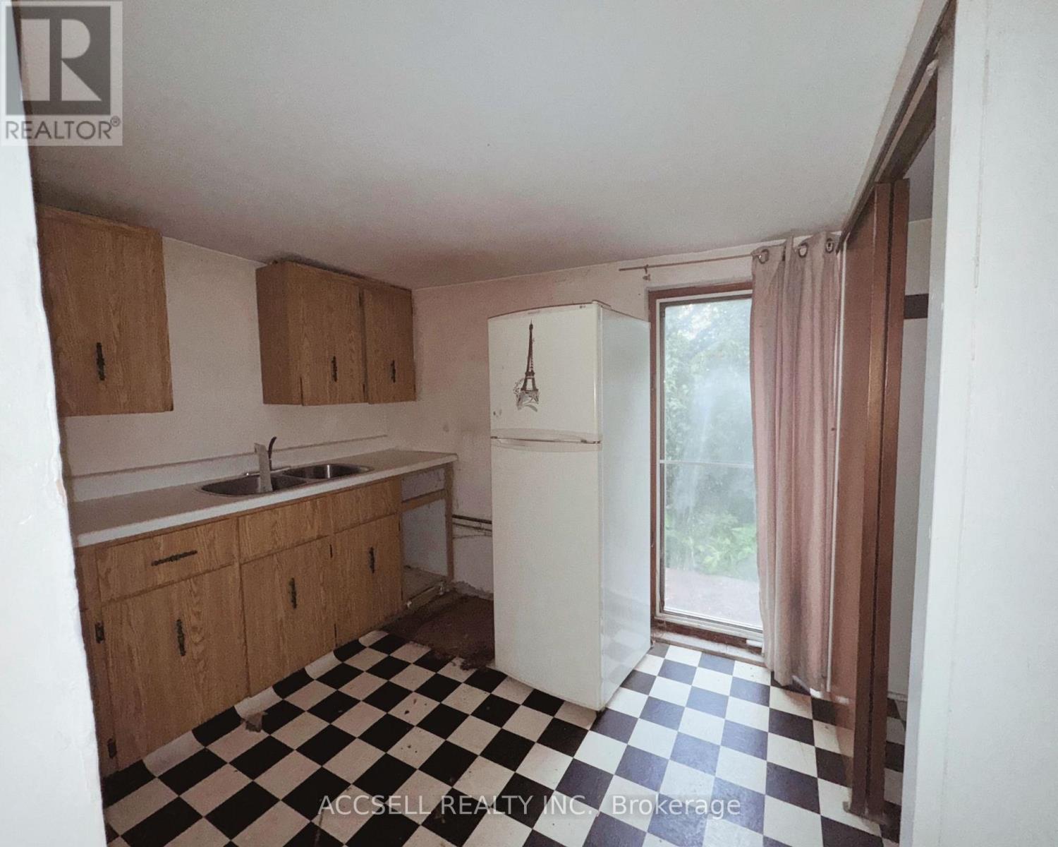 683 Broadview Avenue, Toronto, Ontario  M4K 2P4 - Photo 6 - E12541884