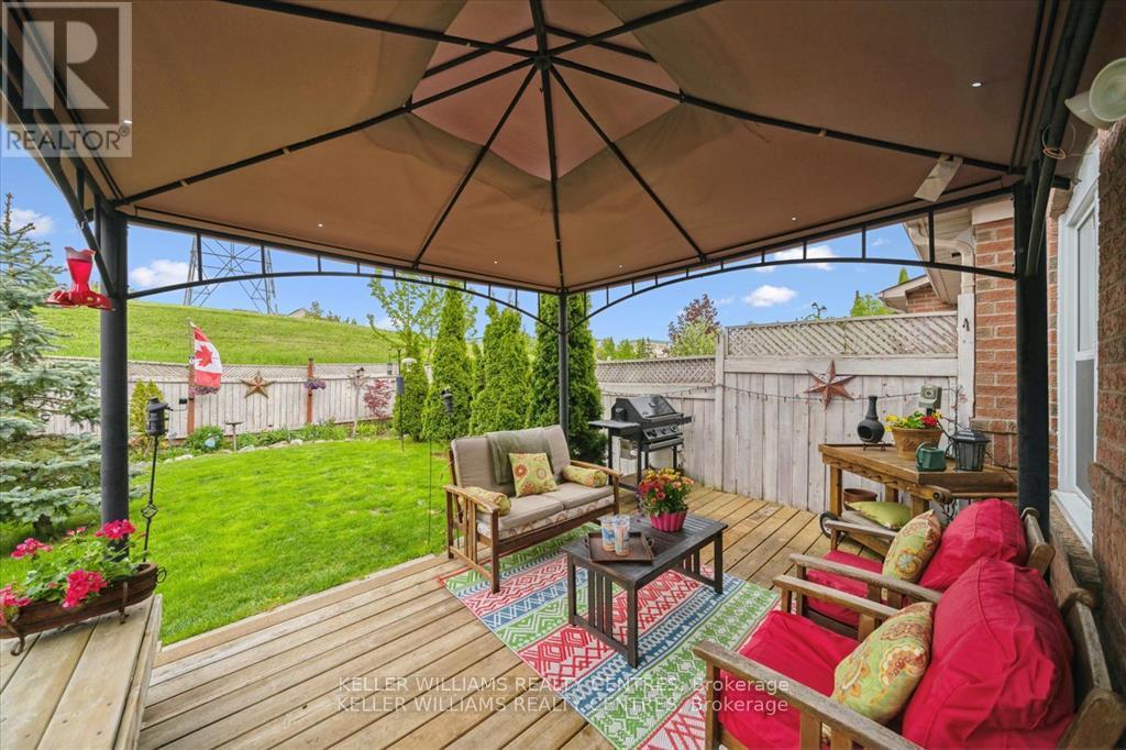 11 Snedden Avenue, Aurora, Ontario  L4G 7J6 - Photo 25 - N12541778