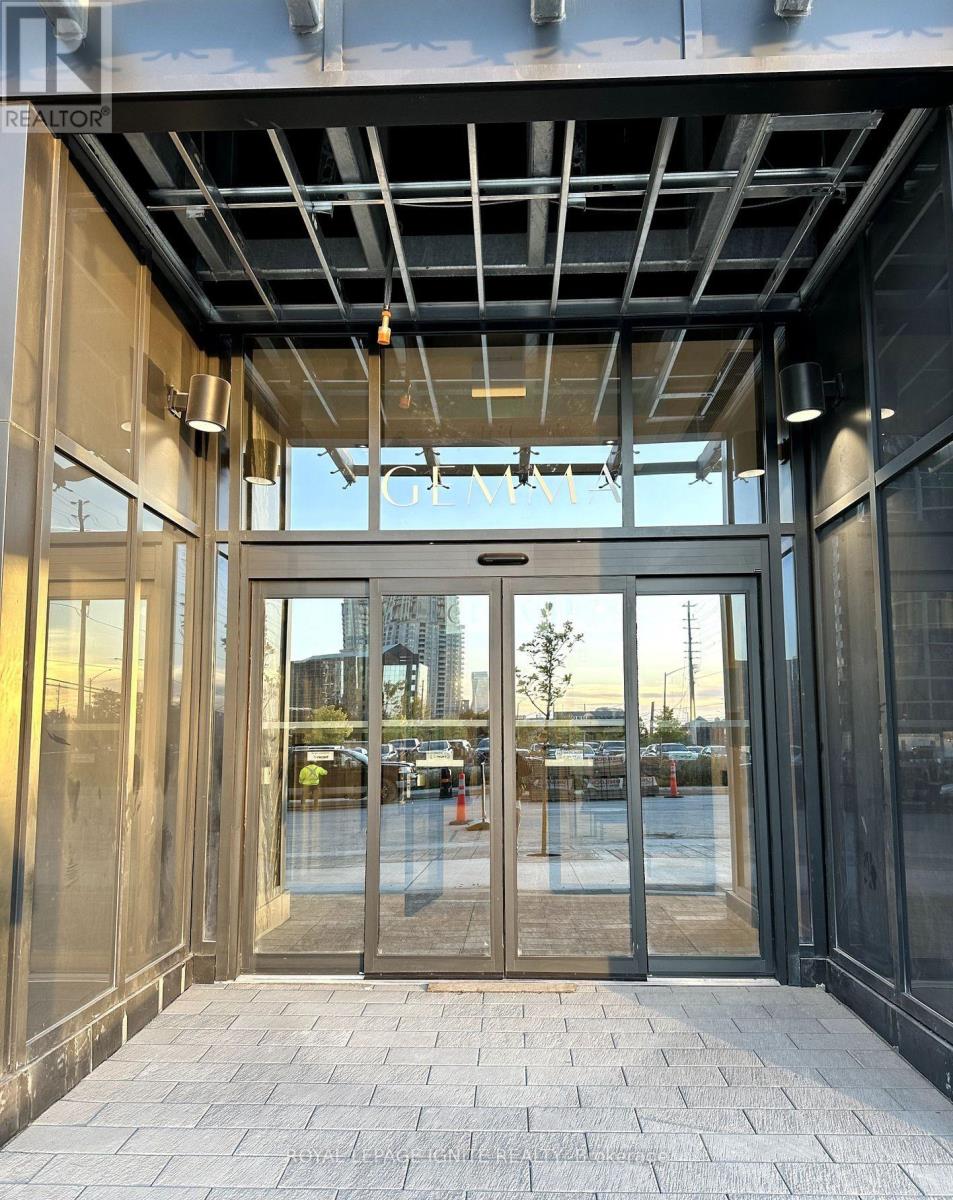 1304 - 15 Watergarden Drive, Mississauga, Ontario  L5R 0H4 - Photo 2 - W12541854