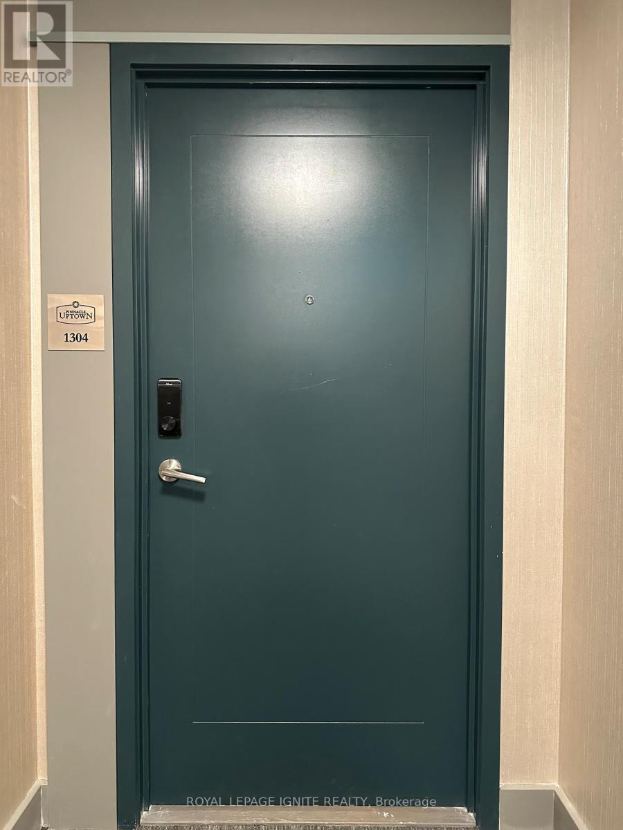 1304 - 15 Watergarden Drive, Mississauga, Ontario  L5R 0H4 - Photo 4 - W12541854