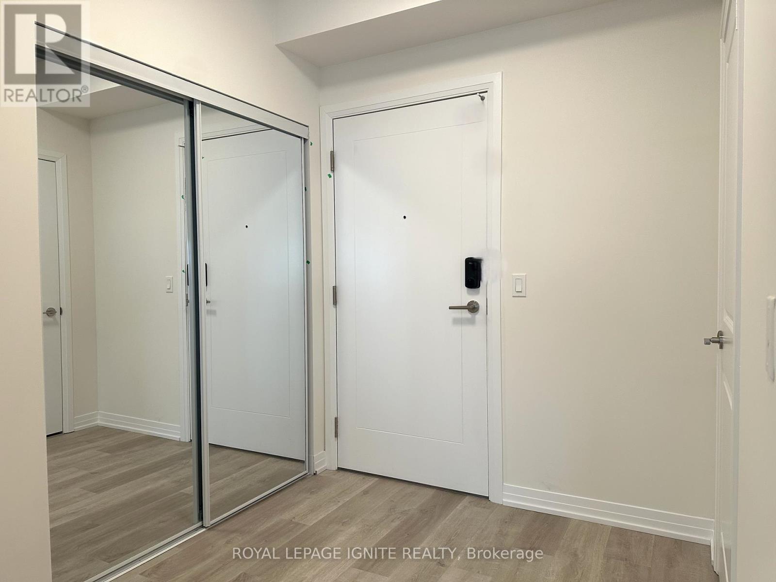 1304 - 15 Watergarden Drive, Mississauga, Ontario  L5R 0H4 - Photo 5 - W12541854