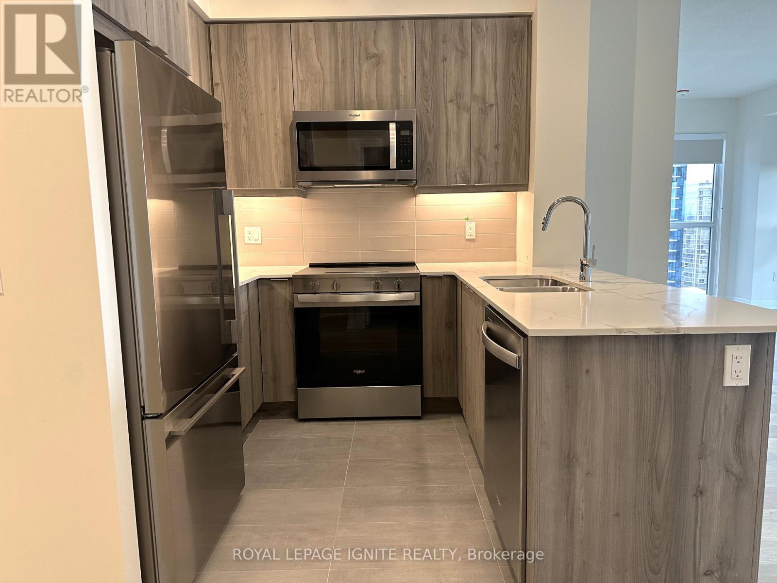 1304 - 15 Watergarden Drive, Mississauga, Ontario  L5R 0H4 - Photo 6 - W12541854