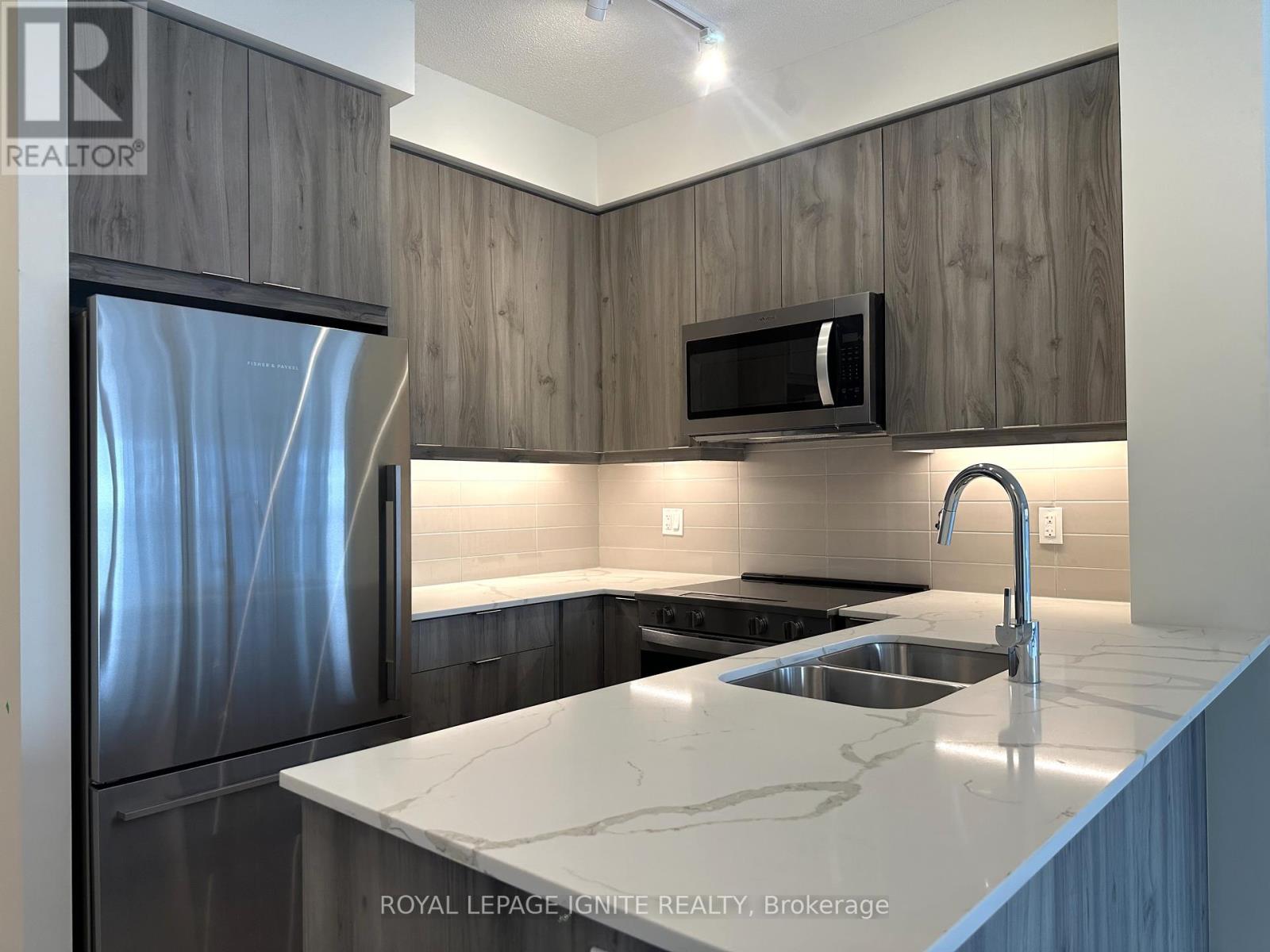 1304 - 15 Watergarden Drive, Mississauga, Ontario  L5R 0H4 - Photo 7 - W12541854