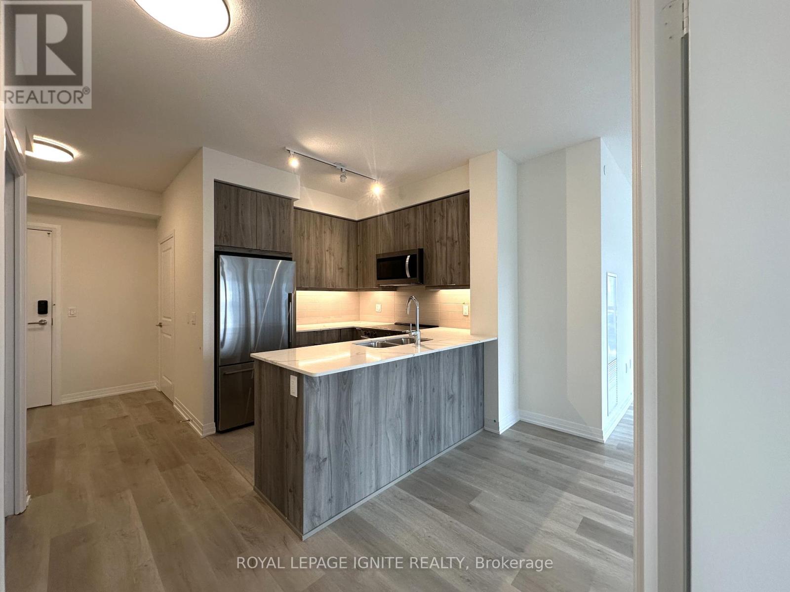 1304 - 15 Watergarden Drive, Mississauga, Ontario  L5R 0H4 - Photo 8 - W12541854