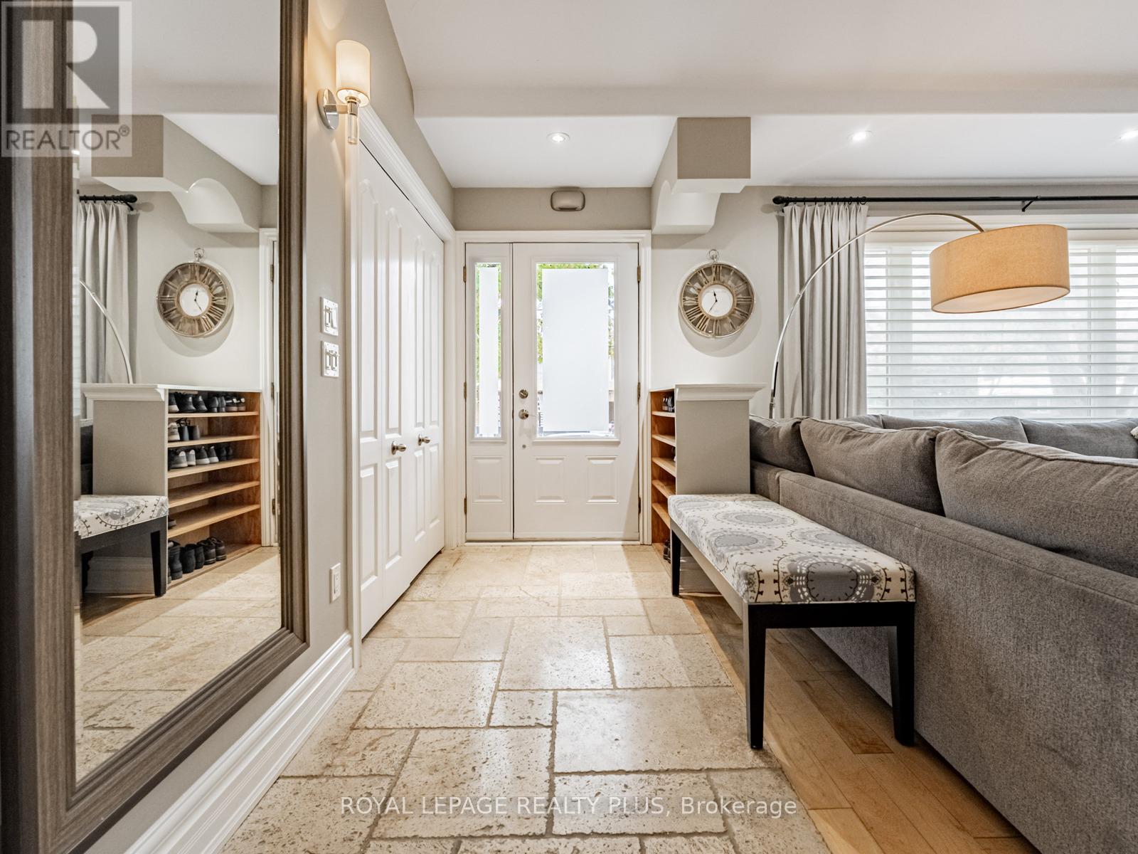 1885 Hindhead Road, Mississauga, Ontario  L5J 1N4 - Photo 4 - W12541920