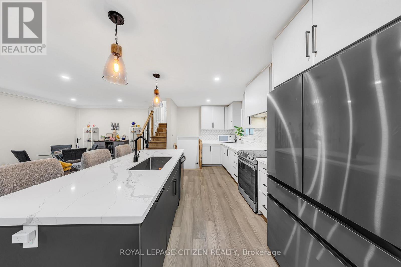 2389 Cobbinshaw Circle, Mississauga, Ontario  L5N 2G2 - Photo 12 - W12541924