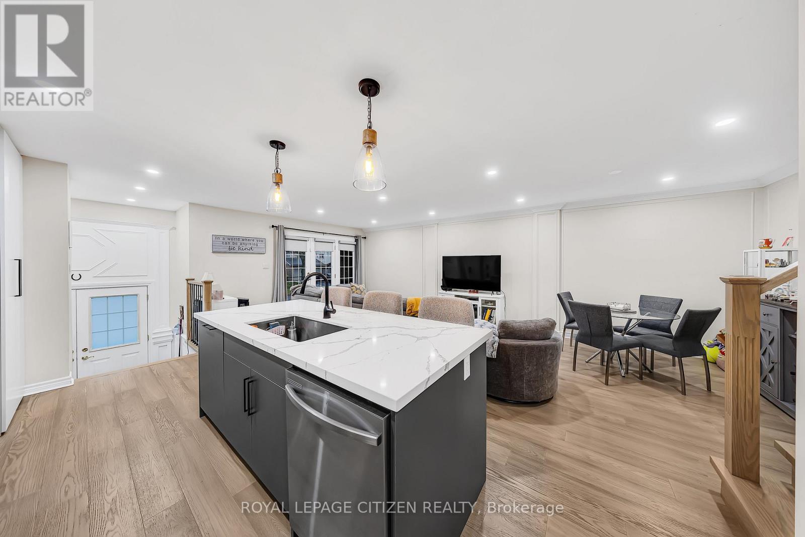 2389 Cobbinshaw Circle, Mississauga, Ontario  L5N 2G2 - Photo 13 - W12541924