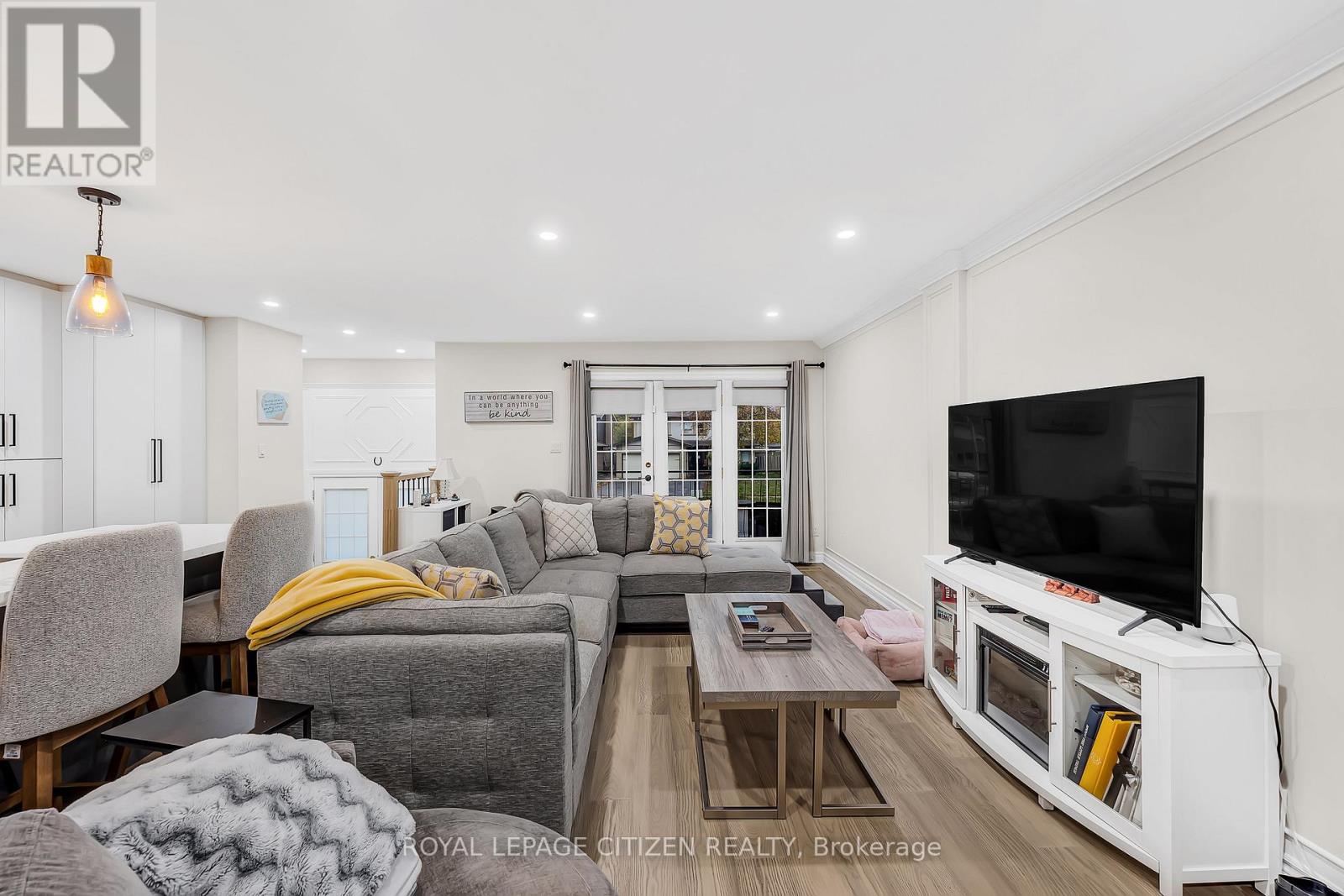 2389 Cobbinshaw Circle, Mississauga, Ontario  L5N 2G2 - Photo 4 - W12541924