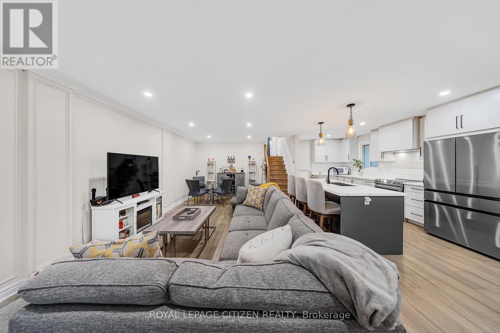 2389 Cobbinshaw Circle, Mississauga, Ontario  L5N 2G2 - Photo 5 - W12541924