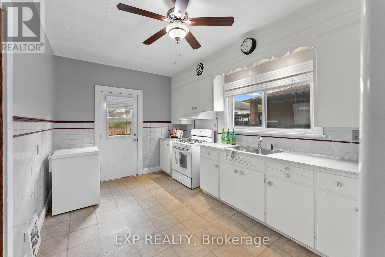 4364 Otter Street, Niagara Falls, Ontario  L2E 1G4 - Photo 20 - X12541974