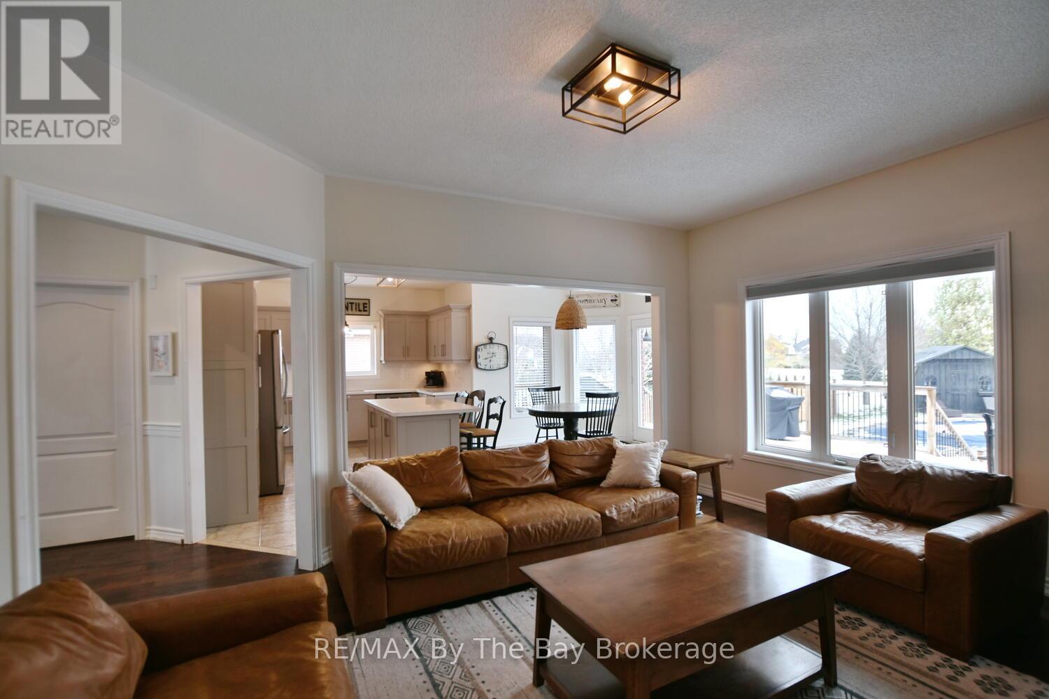 17 Basswood Drive, Wasaga Beach, Ontario  L9Z 0A8 - Photo 15 - S12542036