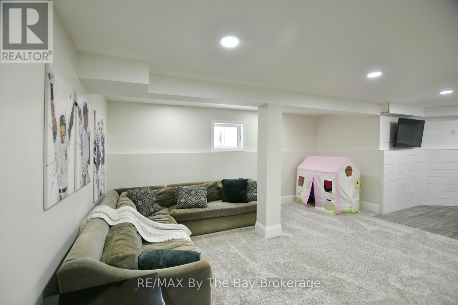 17 Basswood Drive, Wasaga Beach, Ontario  L9Z 0A8 - Photo 40 - S12542036