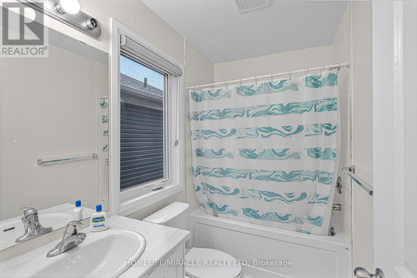 107 Oakmont Drive, Loyalist, Ontario  K0H 1G0 - Photo 16 - X12541868