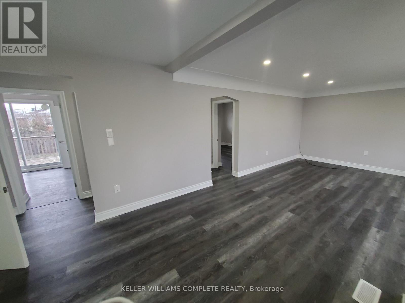 Upper - 15 Camille Court, Hamilton, Ontario  L8T 2C8 - Photo 11 - X12541874