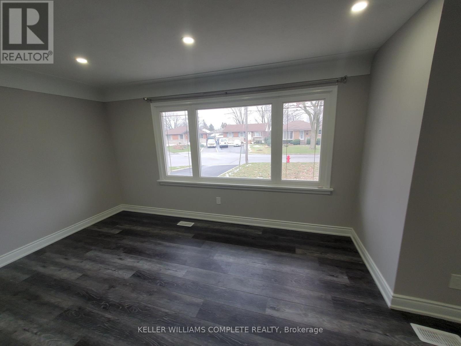 Upper - 15 Camille Court, Hamilton, Ontario  L8T 2C8 - Photo 13 - X12541874