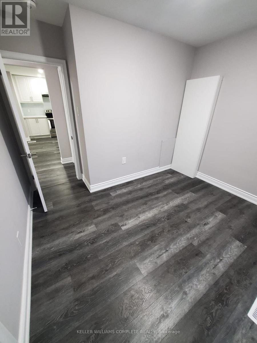 Upper - 15 Camille Court, Hamilton, Ontario  L8T 2C8 - Photo 4 - X12541874