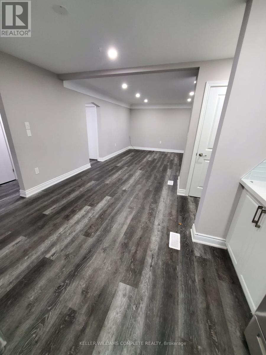 Upper - 15 Camille Court, Hamilton, Ontario  L8T 2C8 - Photo 5 - X12541874