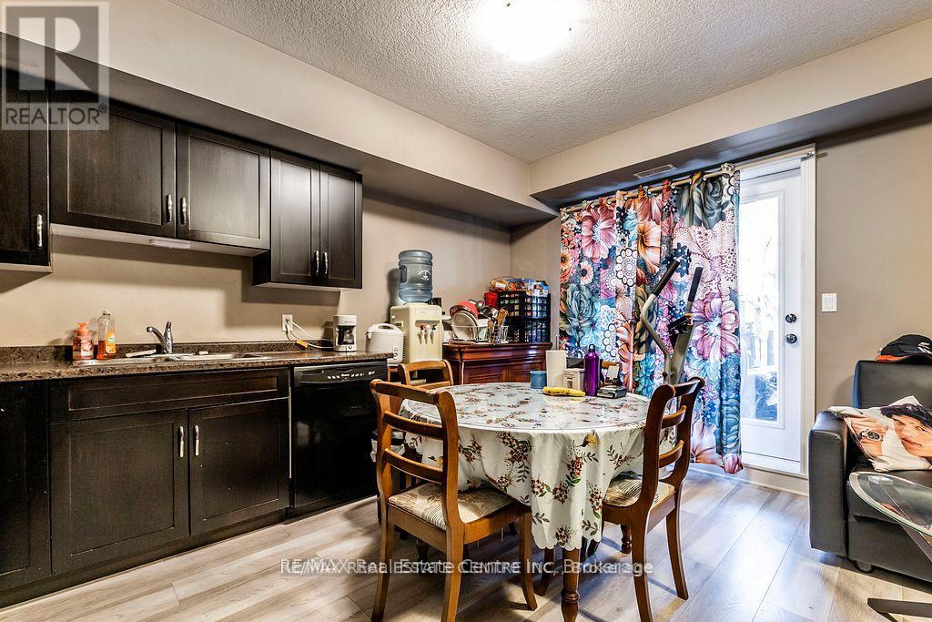 8b - 38 Howe Drive, Kitchener, Ontario  N2E 0E3 - Photo 11 - X12541892