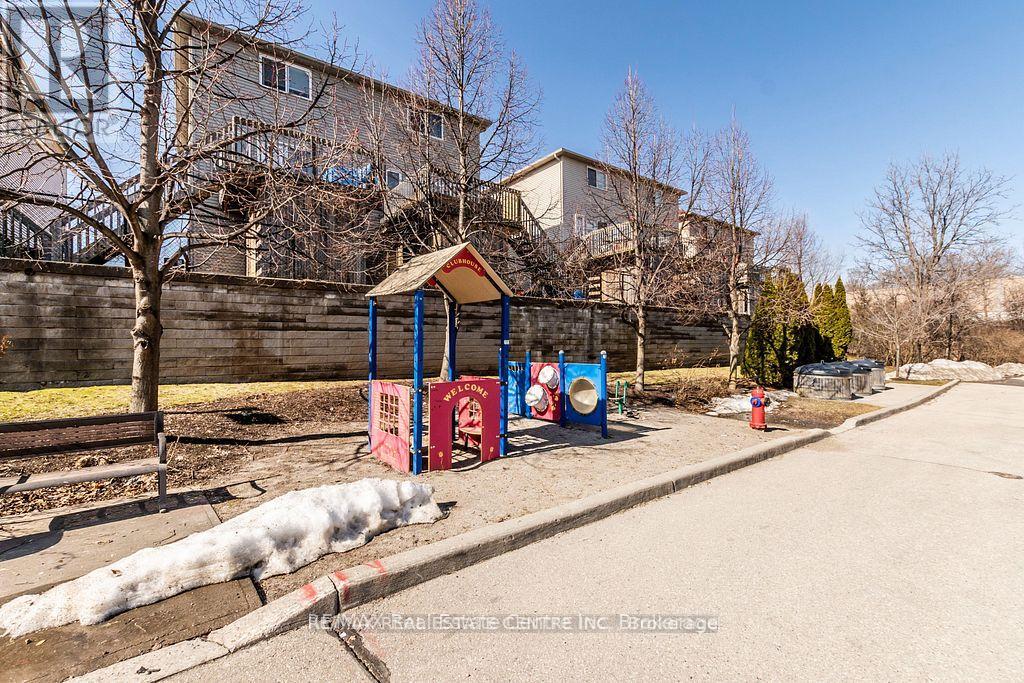 8b - 38 Howe Drive, Kitchener, Ontario  N2E 0E3 - Photo 19 - X12541892