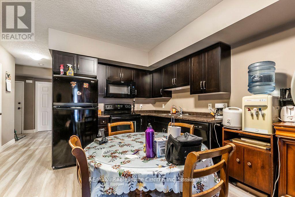 8b - 38 Howe Drive, Kitchener, Ontario  N2E 0E3 - Photo 9 - X12541892