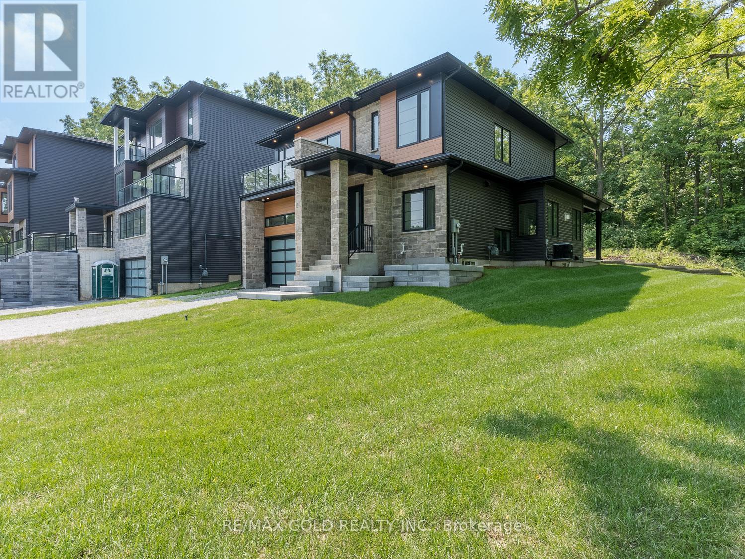 119 Welland Vale Road, St. Catharines, Ontario  L2S 3Y2 - Photo 2 - X12541902