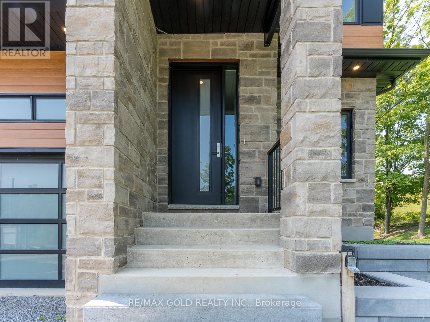 119 Welland Vale Road, St. Catharines, Ontario  L2S 3Y2 - Photo 3 - X12541902