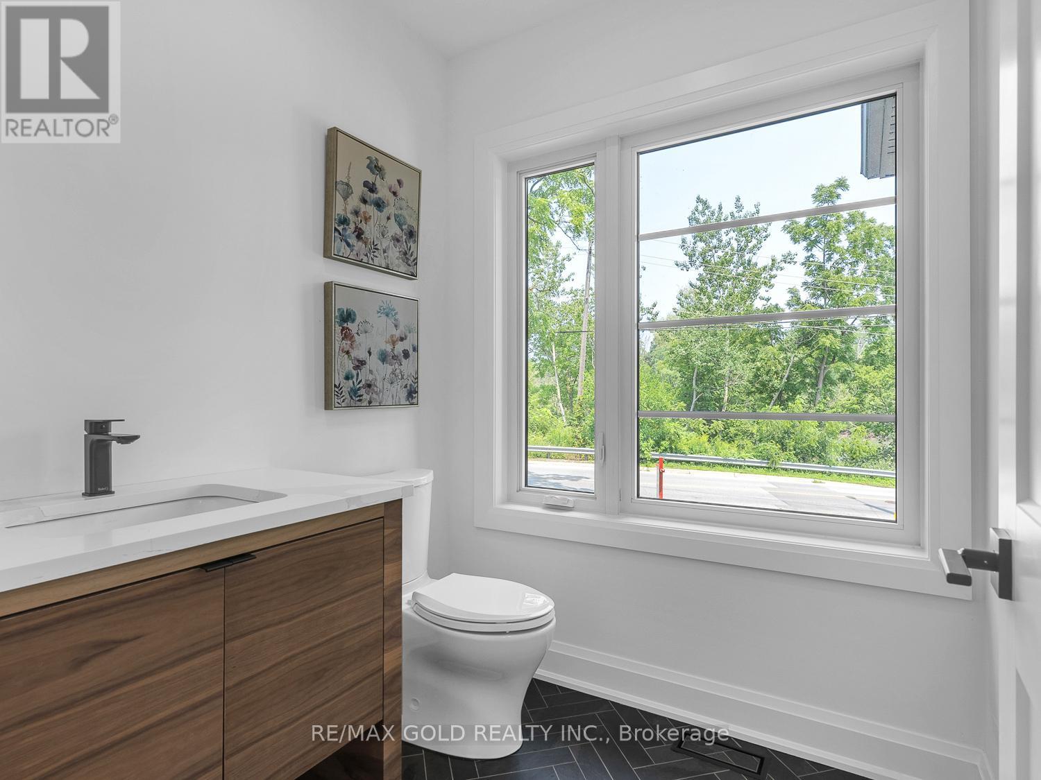 119 Welland Vale Road, St. Catharines, Ontario  L2S 3Y2 - Photo 7 - X12541902