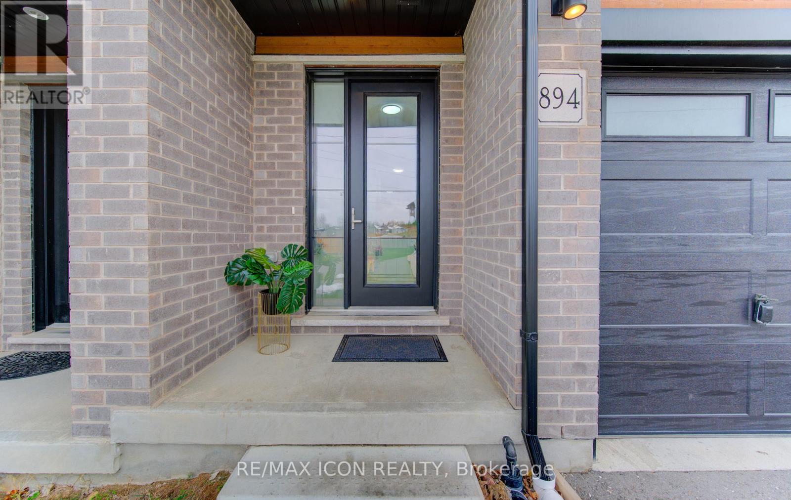 894 Robert Ferrie Drive, Kitchener, Ontario  N2R 0P2 - Photo 3 - X12541932