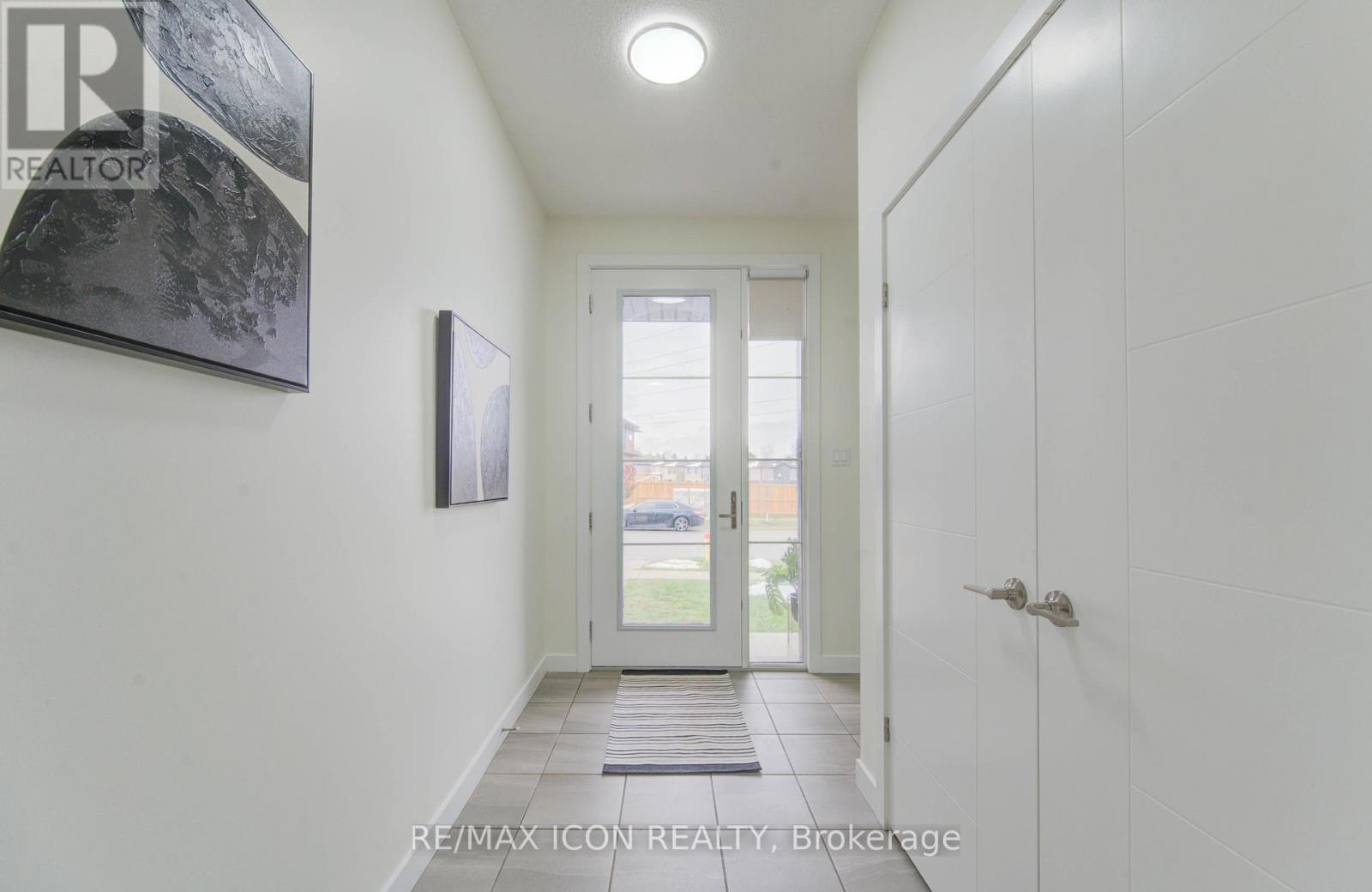 894 Robert Ferrie Drive, Kitchener, Ontario  N2R 0P2 - Photo 4 - X12541932