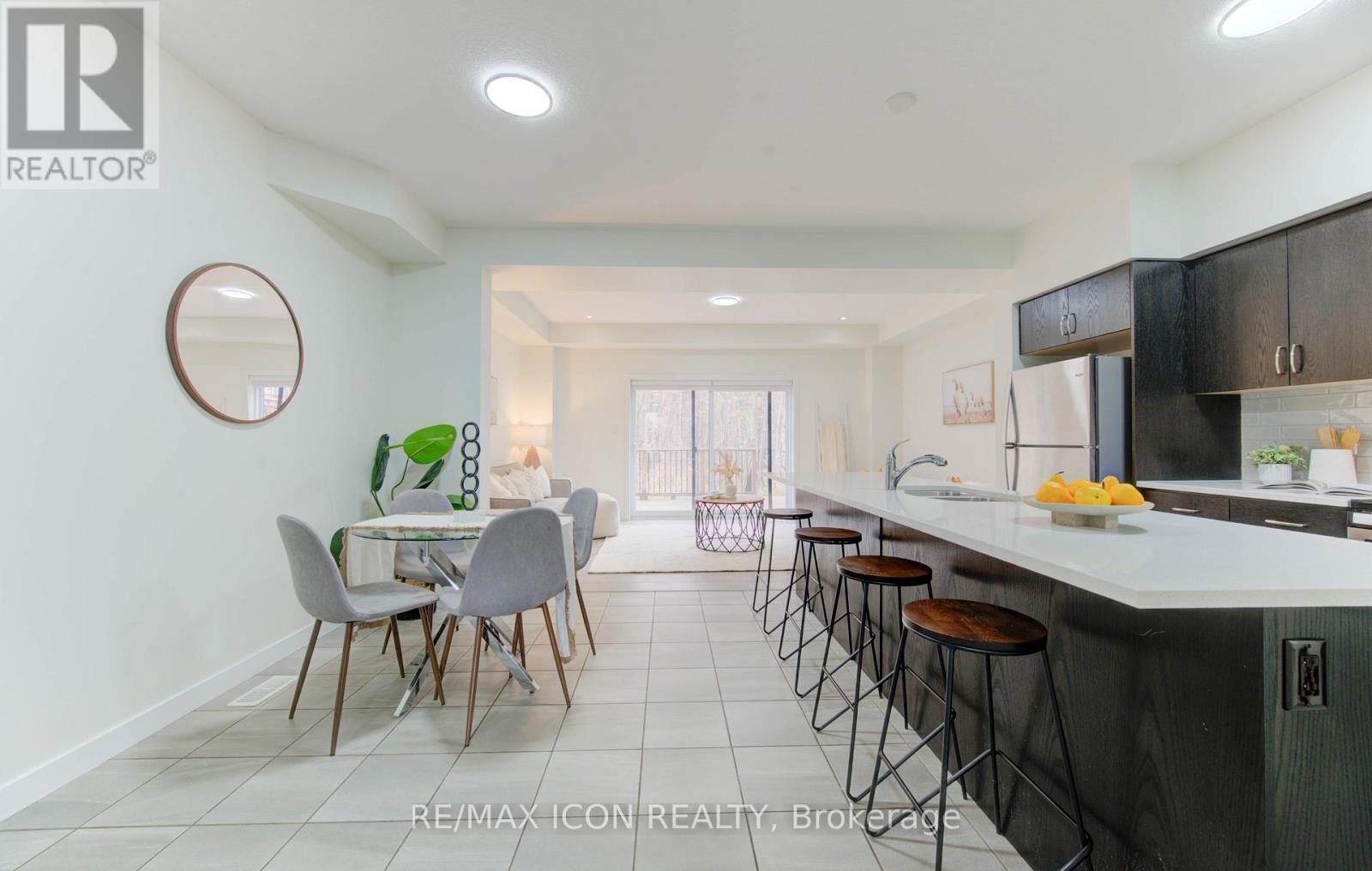 894 Robert Ferrie Drive, Kitchener, Ontario  N2R 0P2 - Photo 5 - X12541932