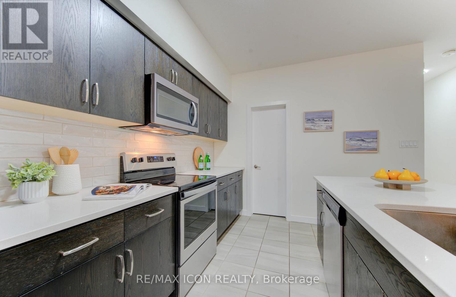 894 Robert Ferrie Drive, Kitchener, Ontario  N2R 0P2 - Photo 9 - X12541932